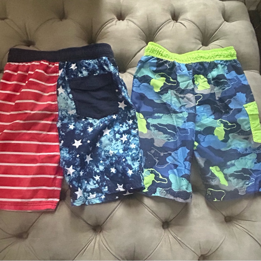 Two pair of swimming 🏊 shorts 🩳 boys size Large 12/14 - Picture 3 of 4